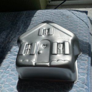 Wilton Aluminum House Mold for Baking 🏠👩‍🍳
